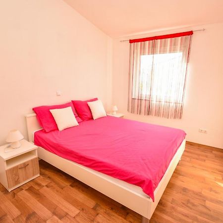 Apartmani Lukic วีร์ ภายนอก รูปภาพ