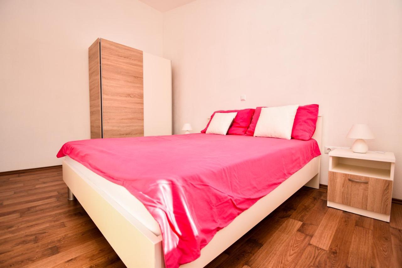 Apartmani Lukic วีร์ ภายนอก รูปภาพ