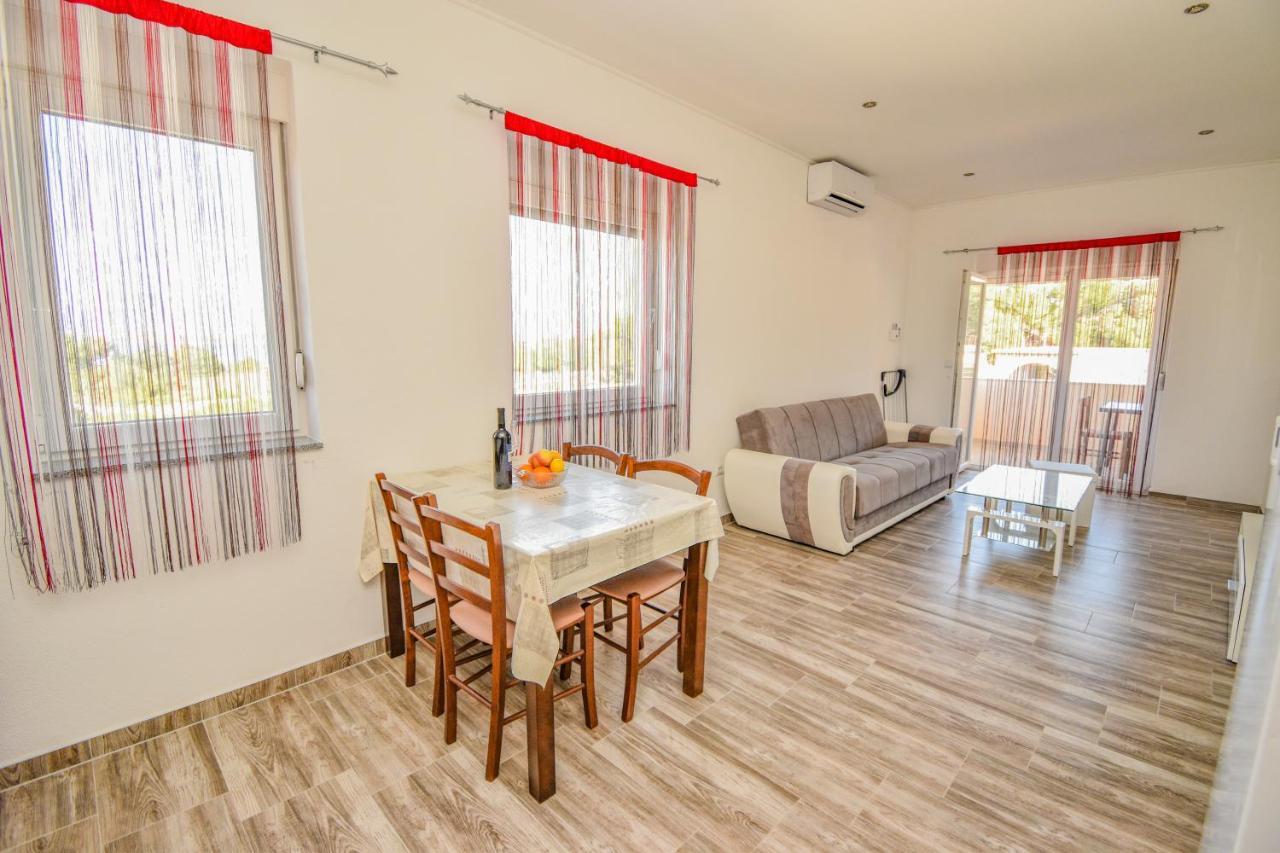 Apartmani Lukic วีร์ ภายนอก รูปภาพ