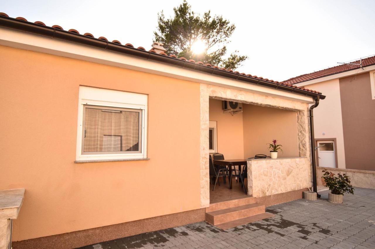 Apartmani Lukic วีร์ ภายนอก รูปภาพ