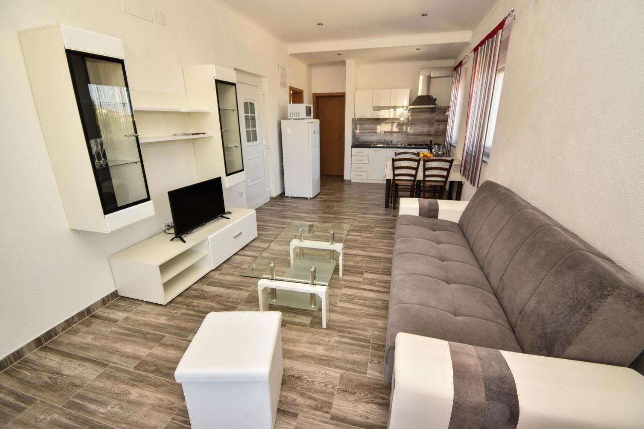 Apartmani Lukic วีร์ ภายนอก รูปภาพ