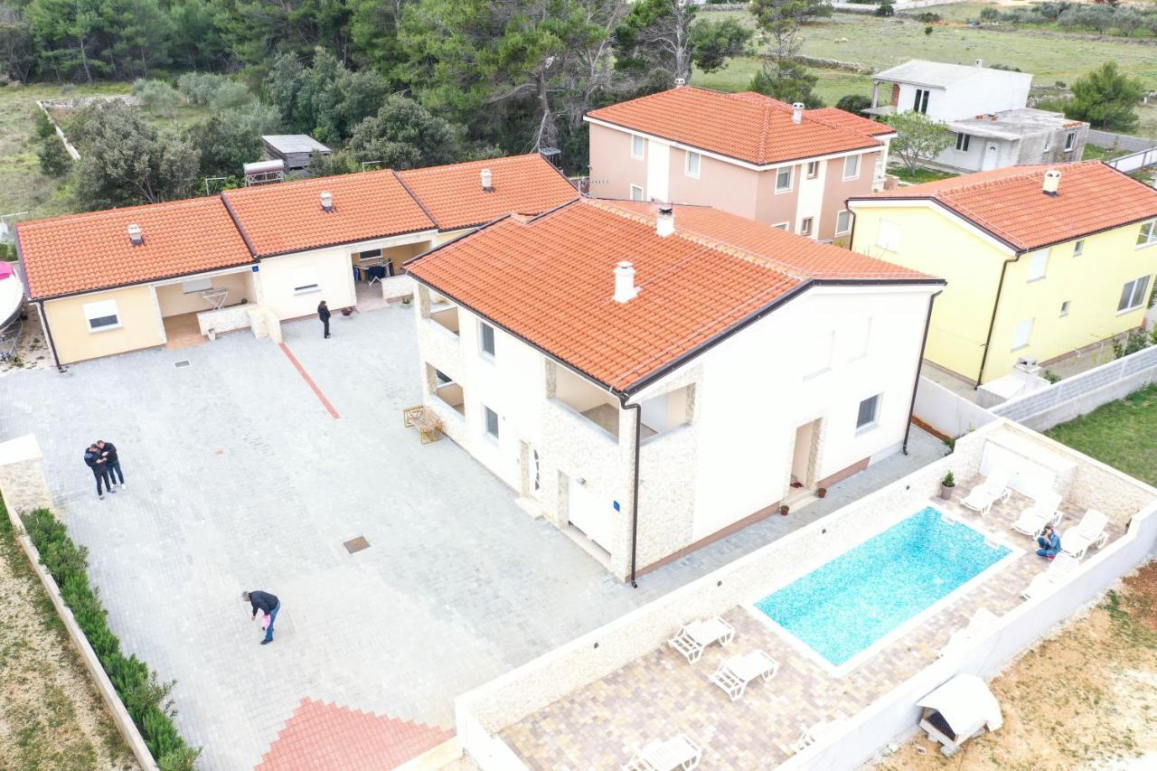 Apartmani Lukic วีร์ ภายนอก รูปภาพ